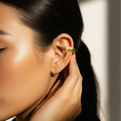 SINGLE PIECE MINIMALIST C-SHAPED LADIES EAR CUFF EARRINGS IN (SAUDI) 18K YELLOW GOLD