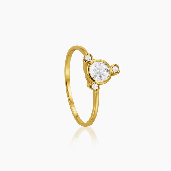 8 - THREE-STONE ZIRCONIAN CLUSTER LADIES RING IN (SAUDI) 18K YELLOW GOLD