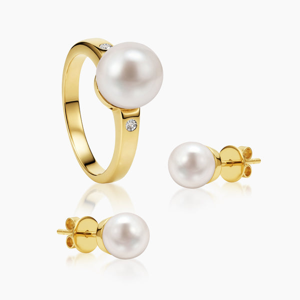 9 - FRESH WATER PEARL WITH DIAMOND LADIES RING AND STUD EARRINGS SET WITH 2=0.04 / 8.2 CARAT DIAMONDS IN 14K YELLOW GOLD