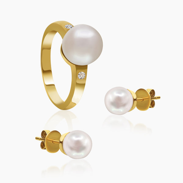 9 - FRESH WATER PEARL WITH DIAMOND LADIES RING AND STUD EARRINGS SET WITH 2=0.04 / 8.2 CARAT DIAMONDS IN 14K YELLOW GOLD