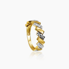 5 - TWO-TONE ALTERNATING DIAMOND CUT LADIES RING IN (SAUDI) 18K YELLOW GOLD AND WHITE GOLD