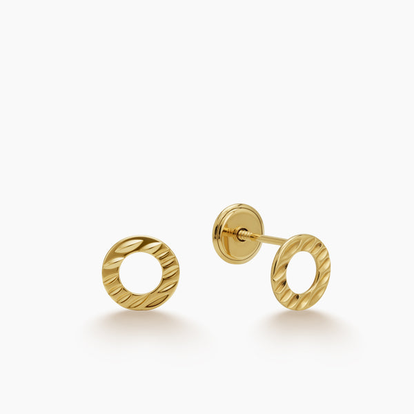 CIRCULAR OPEN LADIES STUD EARRINGS WITH CUT TEXTURE IN (SPANISH) 18K YELLOW GOLD