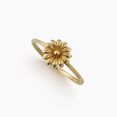 8 - MINIMALIST DAISY FLOWER LADIES RING IN (ITALIAN) 18K YELLOW GOLD