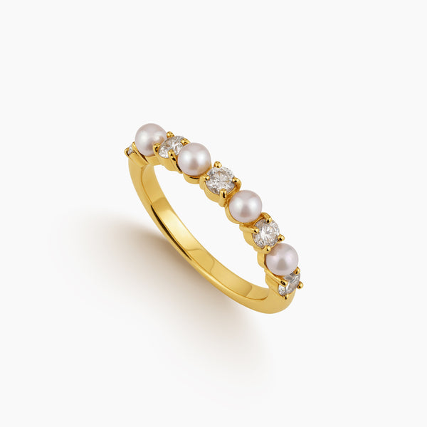 6.75 - ALTERNATING PEARL AND DIAMOND LADIES RING IN 18K YELLOW GOLD