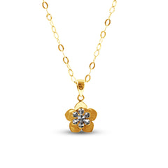 TWO-TONE FLOWER PENDANT WITH OVAL CABLE CHAIN IN 18K GOLD