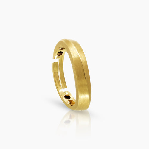 8 - BEVELED LADIES RING IN (SAUDI) 18K YELLOW GOLD