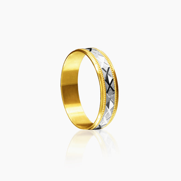 10 - TWO-TONE WEDDING RING WITH X PATTERN IN (SAUDI) 18K YELLOW GOLD AND WHITE GOLD