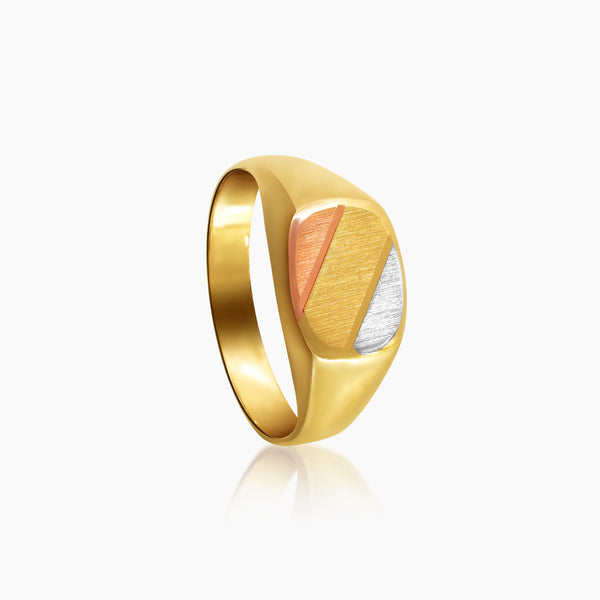 9.5 - TRI-COLOR OVAL SIGNET RING IN (SAUDI) 18K YELLOW, WHITE AND ROSE GOLD