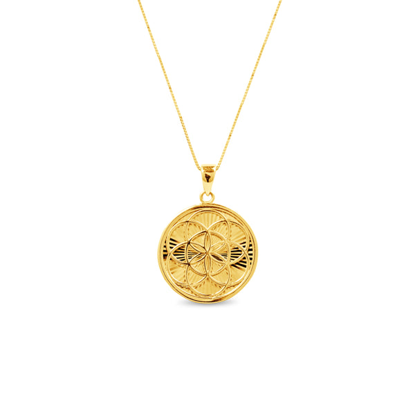 TEXTURED ROUND PENDANT WITH FINE BOX CHAIN IN 18K YELLOW GOLD