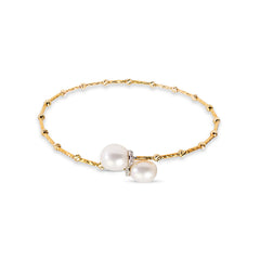 TEXTURED BANGLE BRACELET WITH CULTURED PEARL IN 14K YELLOW GOLD
