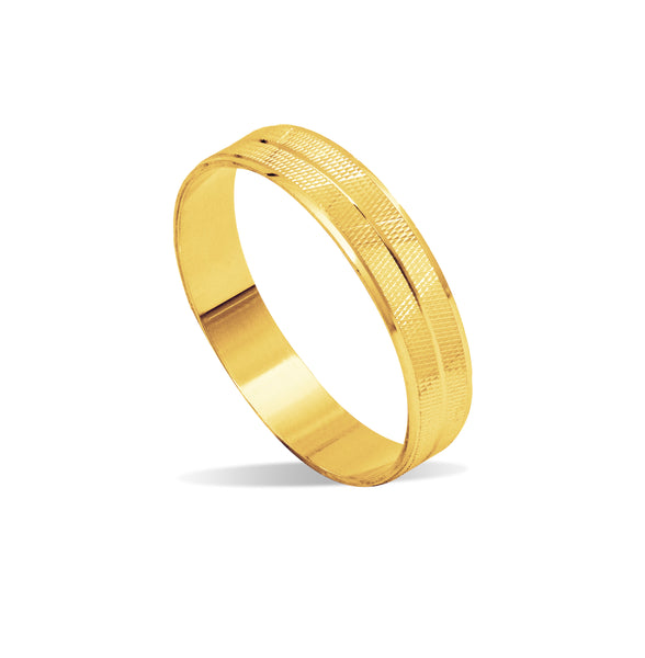 TEXTURE WITH CENTER LINE WEDDING RING IN 18K YELLOW GOLD